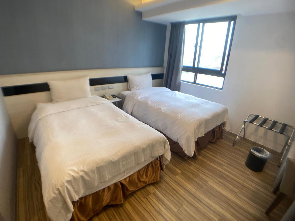 Bonjour Hotel Taichung Exteriör bild