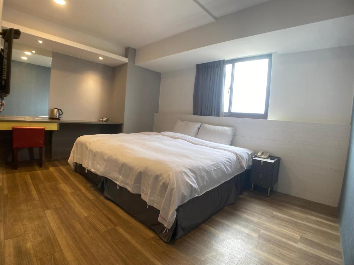 Bonjour Hotel Taichung Exteriör bild